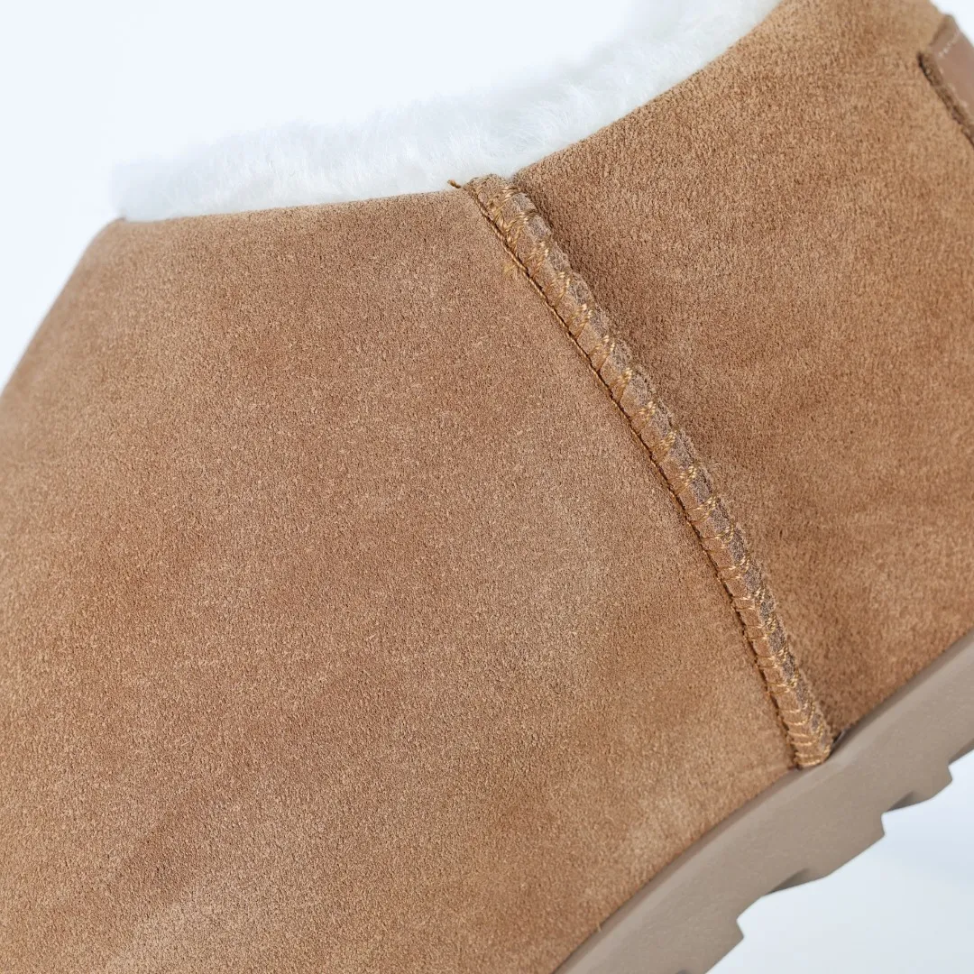 Pick up locally 💰660 Core recommended good price It is a very suitable choice for keeping warm in winter and at home. In the new year, uug has launched a series of styles, which are partial to the preferences of young consumers and have also moved to the forefront of fashion trends. Shoe body material Water-repellent coated suede upper 17mm UGGPURE™ implanted wool insole Lightweight non-slip comfortable rubber outsole With brand LOGO trademark Comes with a full set of packaging Size: 35 36 37 38 39 40